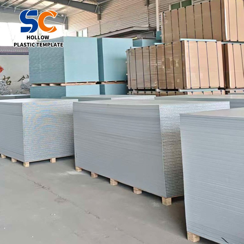 Hollow plastic formwork